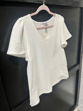 NWT | Green Envelope Los Angeles V-Neck Puff Sleeved Blouse | Size Medium